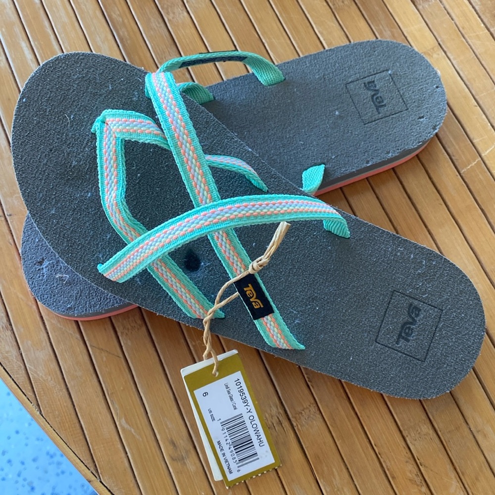 Teva Womens Olowahu flip flop sandals Size US 6 womens new with tag